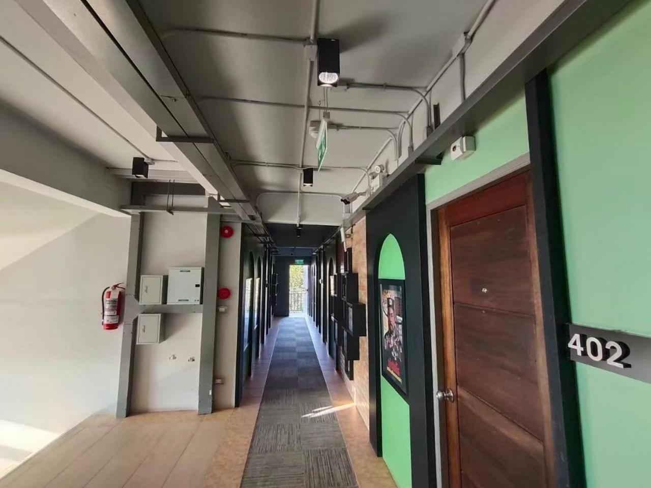 酷儿酒店 武里南 外观 照片