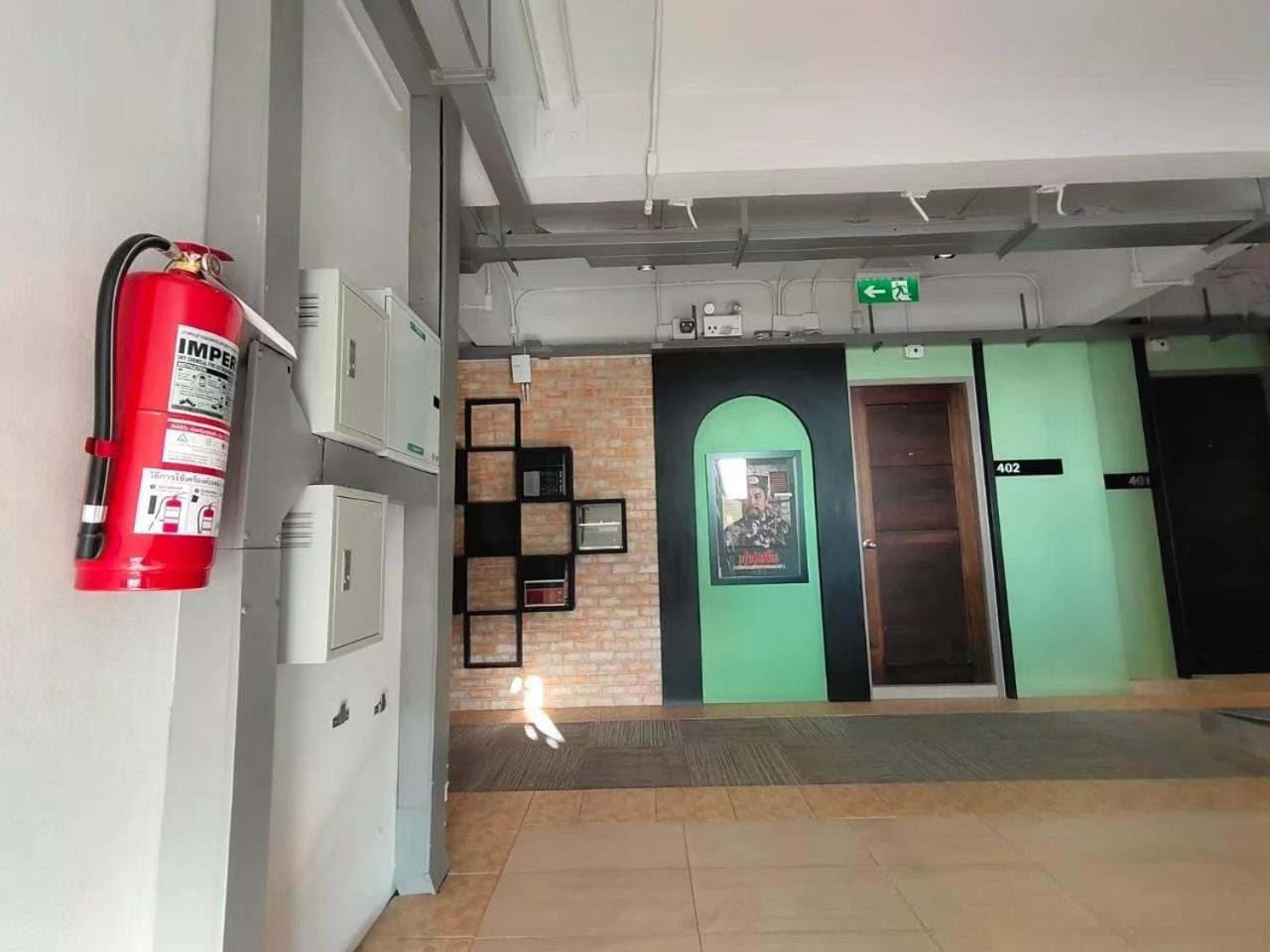 酷儿酒店 武里南 外观 照片